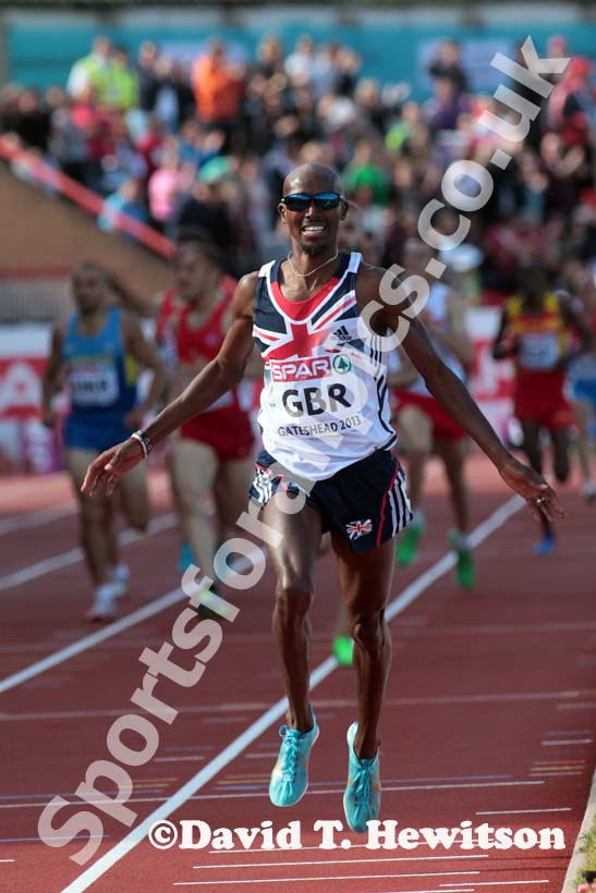 Mo Farah (GB) wins the 5000 metres at the European Athletics Team Championships.